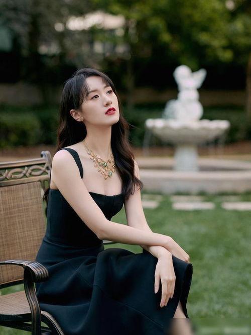 袁冰妍早期爆料视频,揭秘娱乐圈不为人知的幕后故事 第1张 袁冰妍早期爆料视频,揭秘娱乐圈不为人知的幕后故事 第1张